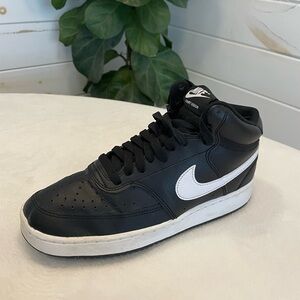 Nike Black and White Mid-Top Sneakers GUC.